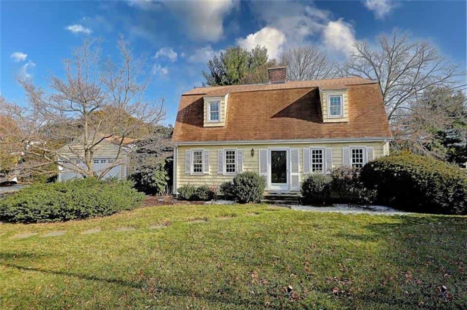 House in Bay Spring, Rhode Island 10109756