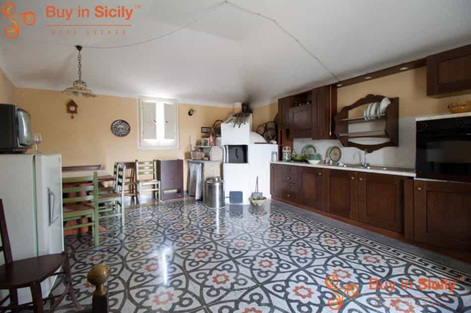House in Via Bonifacio, Sicily 10110049