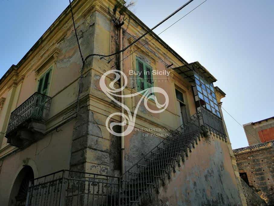 rumah dalam Monforte San Giorgio, Sicilia 10110110