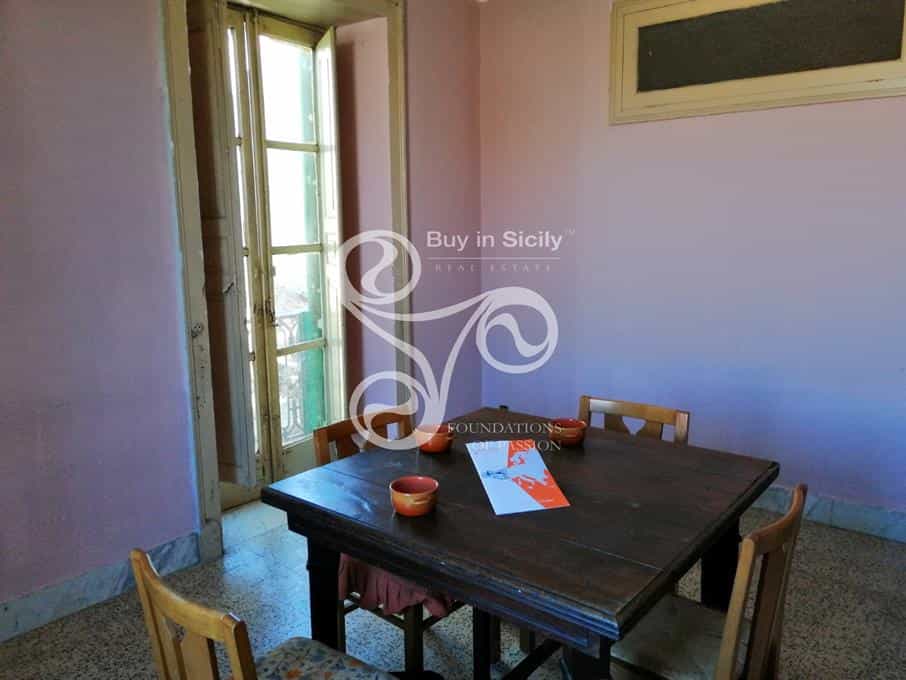 rumah dalam Monforte San Giorgio, Sicily 10110110