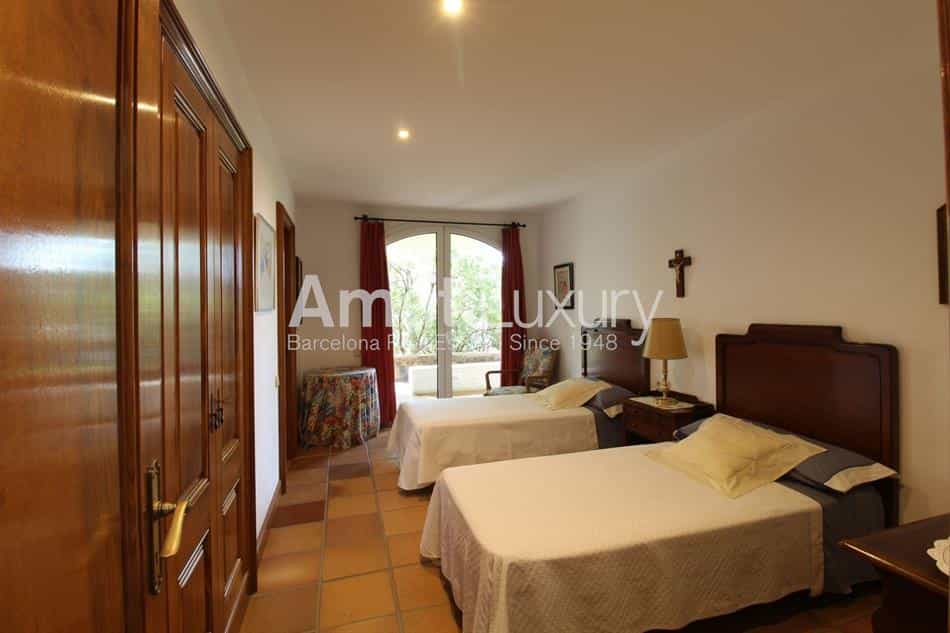 Dom w Cr Rovellada, Girona 10110350