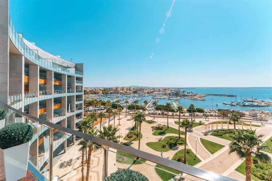 Eigentumswohnung im Spain, Balearic Islands 10110367