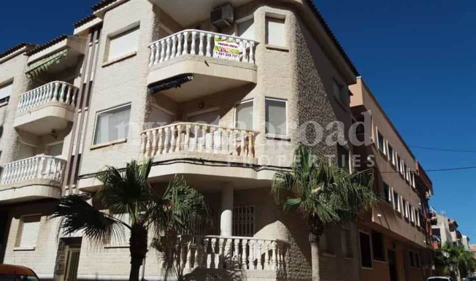 Condominium in Los Alcázares, Murcia 10110501