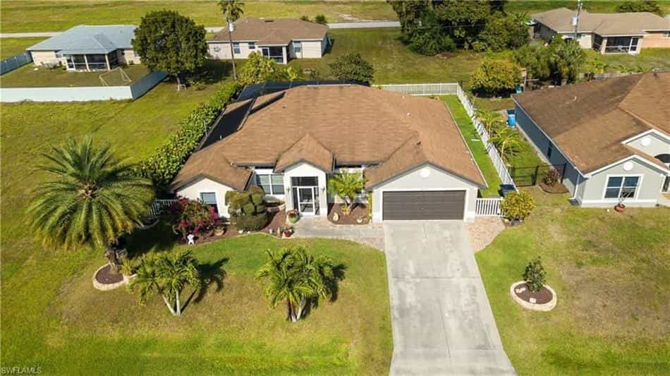 House in Cape Coral, Florida 10110536