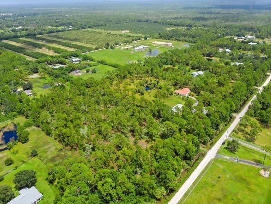 Land in Fellsmere, Florida 10110561