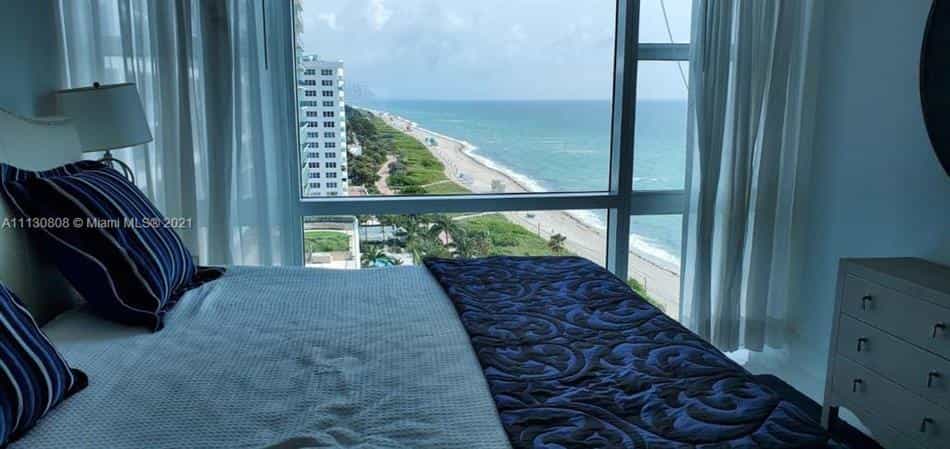 Condominium in Miami Beach, Florida 10110690