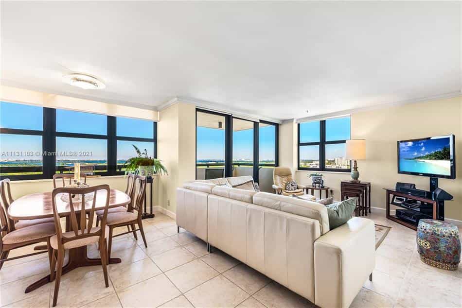 Condominium in Miami Beach, Florida 10110691