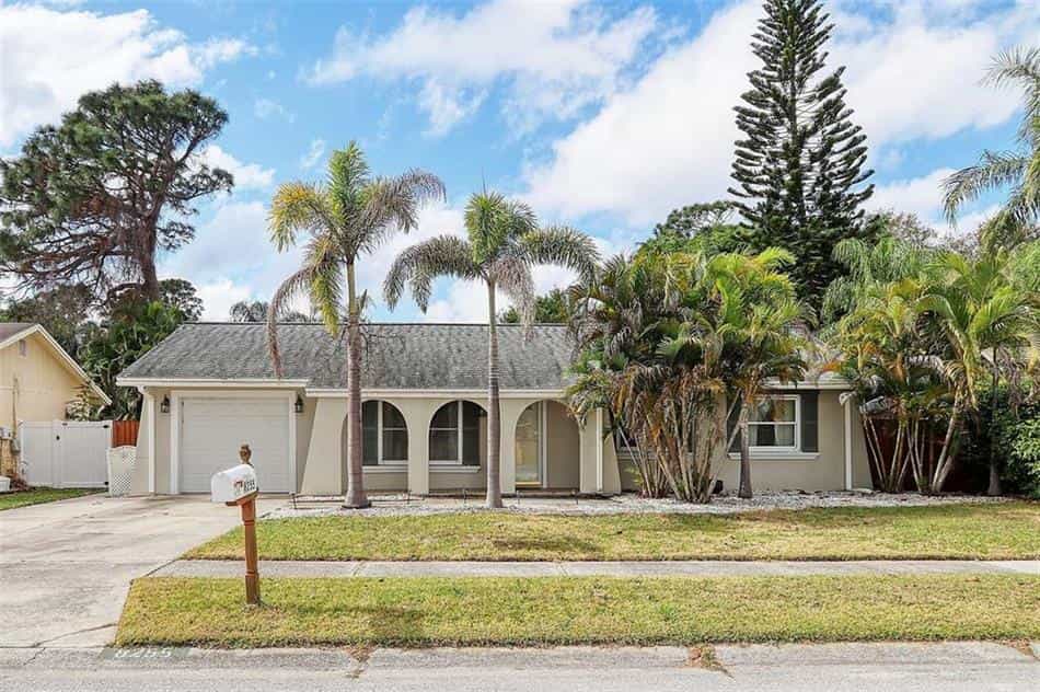 House in Bardmoor, Florida 10111033