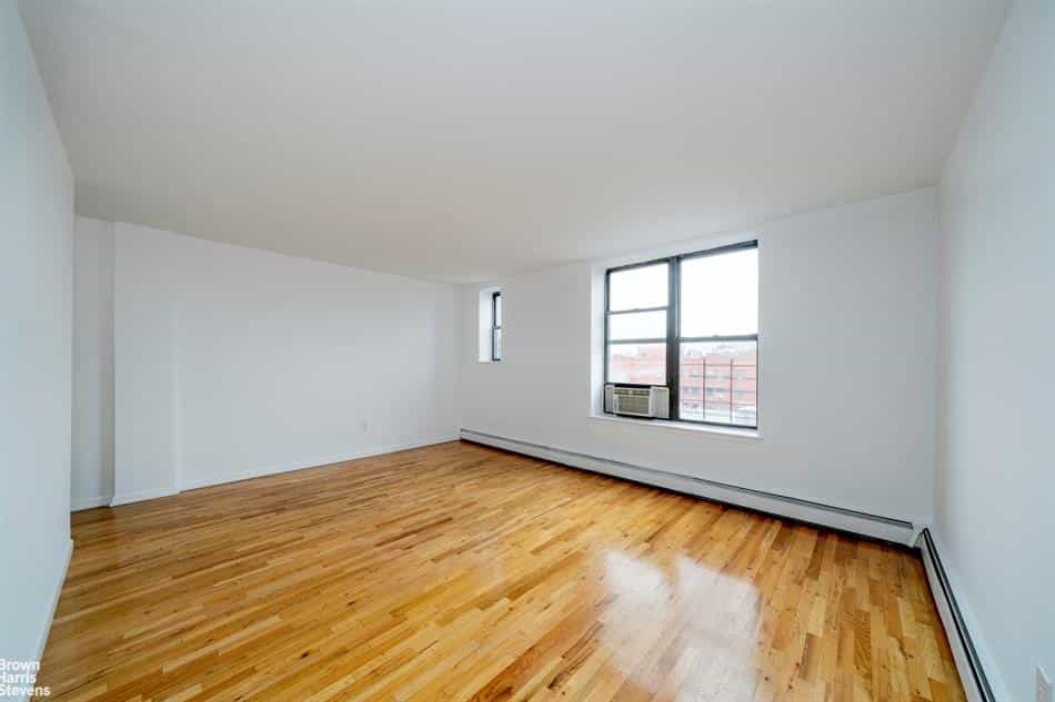 Condominium in New York, New York 10111860