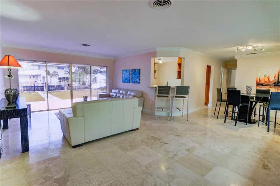 Condominium in Miami, Florida 10112248
