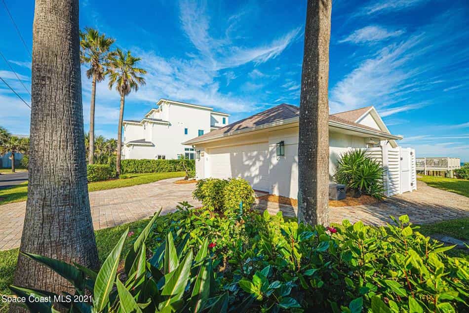 Rumah di Satellite Beach, Florida 10112357