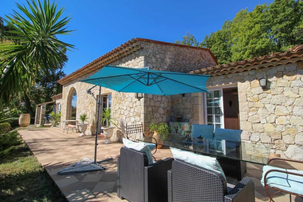Talo sisään Fayence, Provence-Alpes-Cote d'Azur 10112434