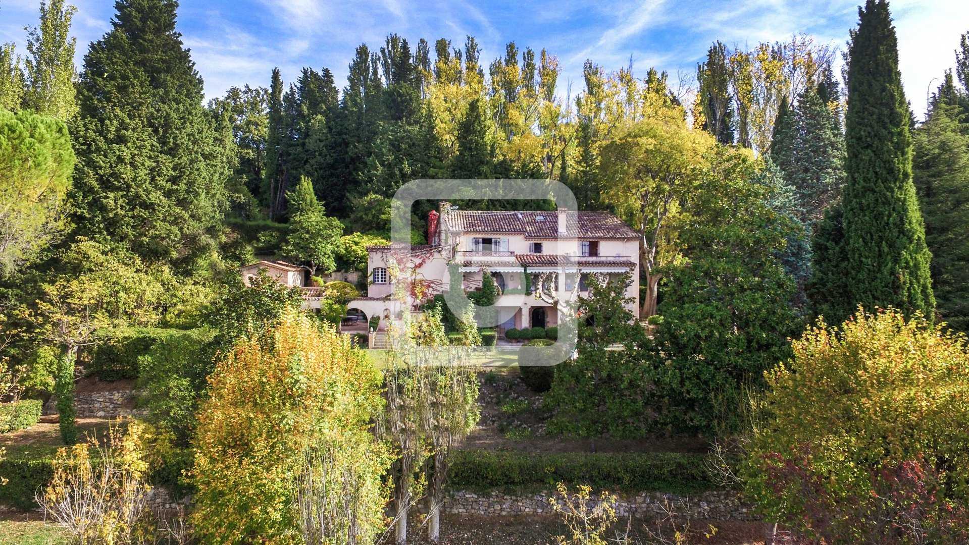 casa en Grasse, Provence-Alpes-Côte d'Azur 10112520