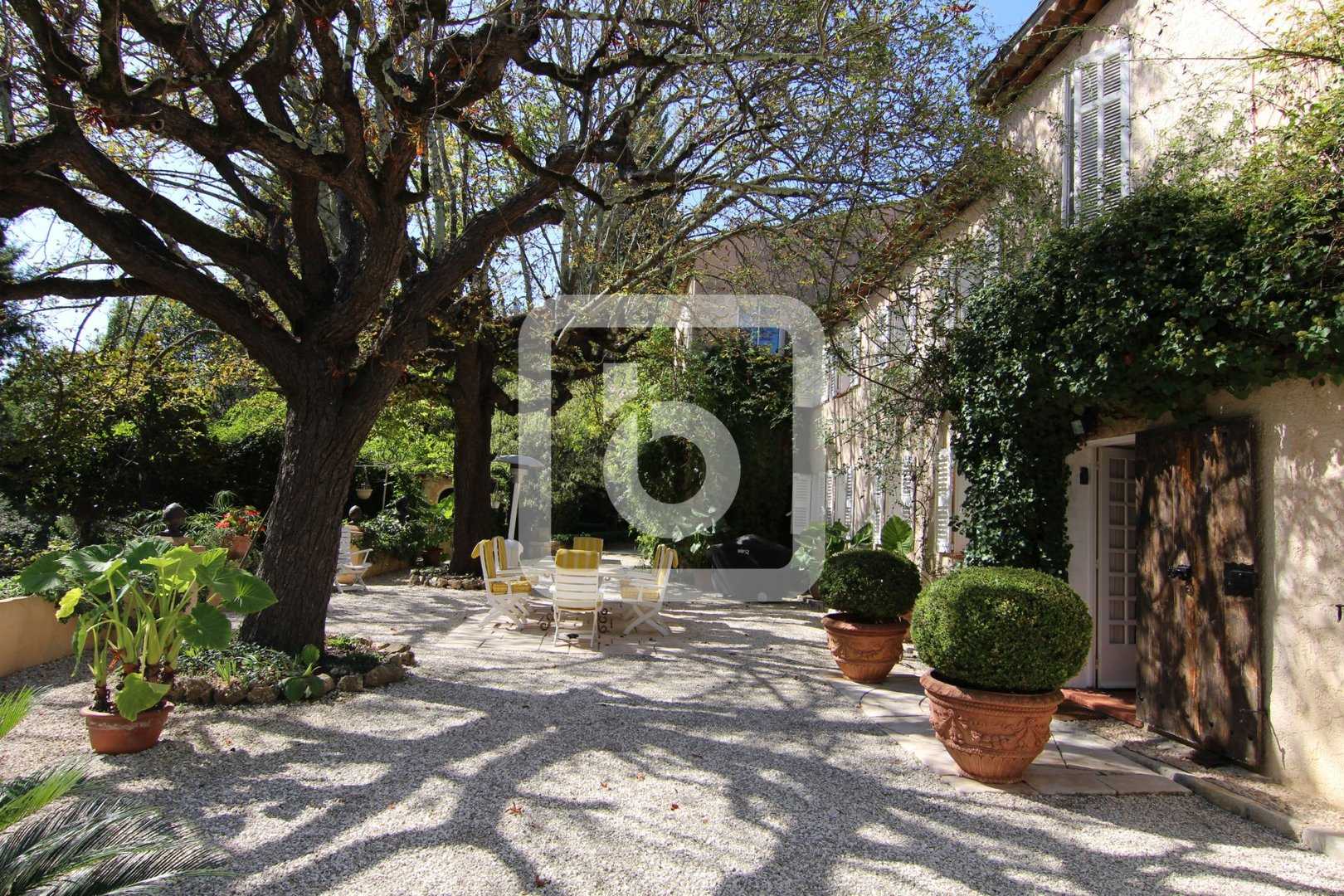 House in Saint-Jacques, Provence-Alpes-Cote d'Azur 10112545