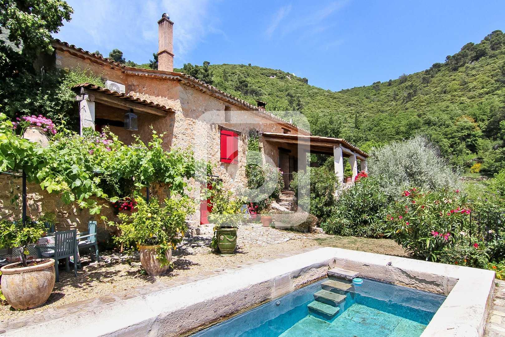 rumah dalam Seillans, Provence-Alpes-Côte d'Azur 10112563