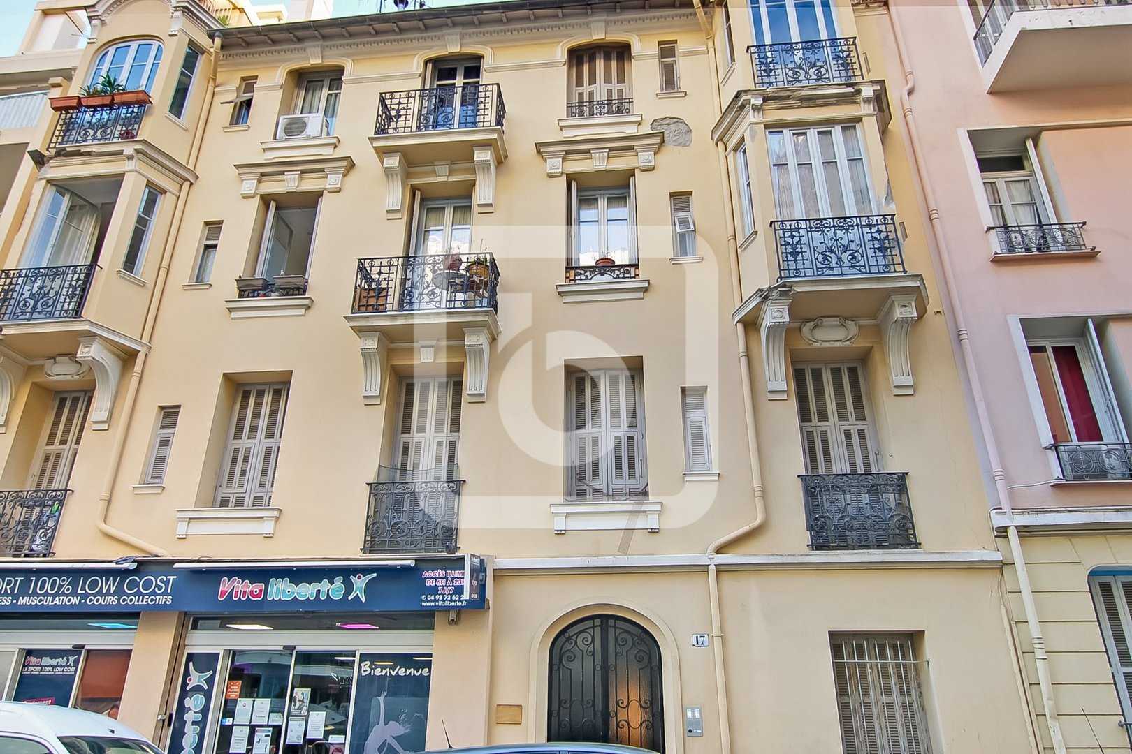 Condominium in Nice, Provence-Alpes-Cote d'Azur 10112597