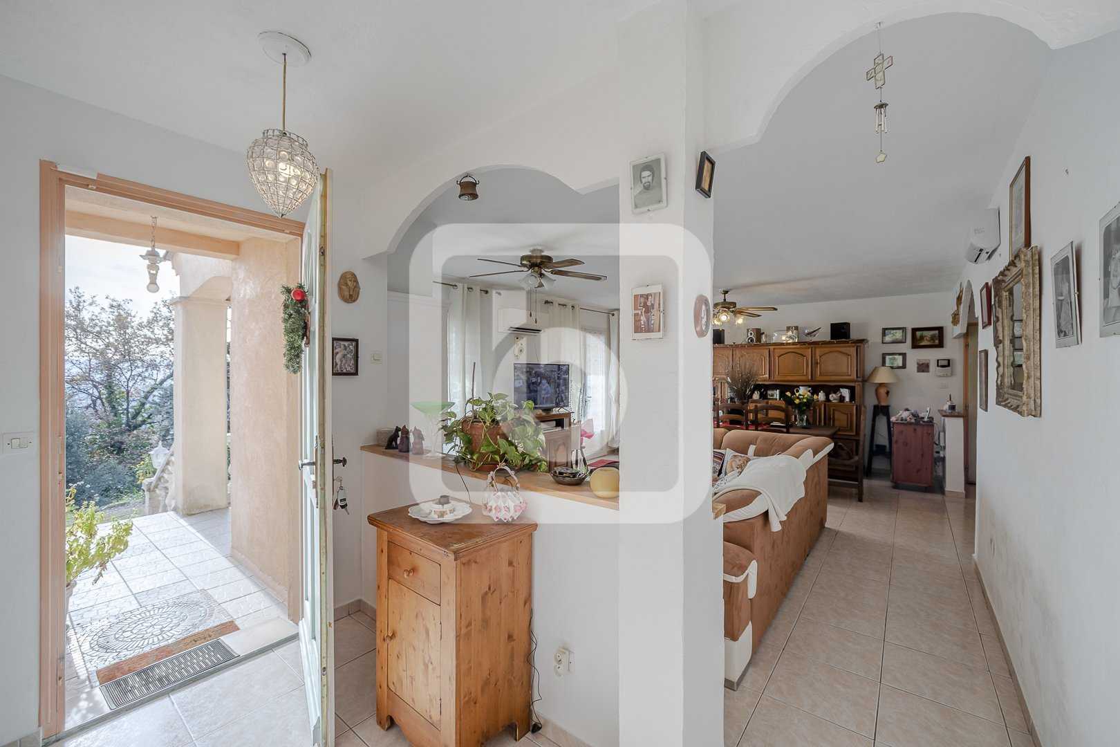 House in Saint-Jacques, Provence-Alpes-Cote d'Azur 10112601