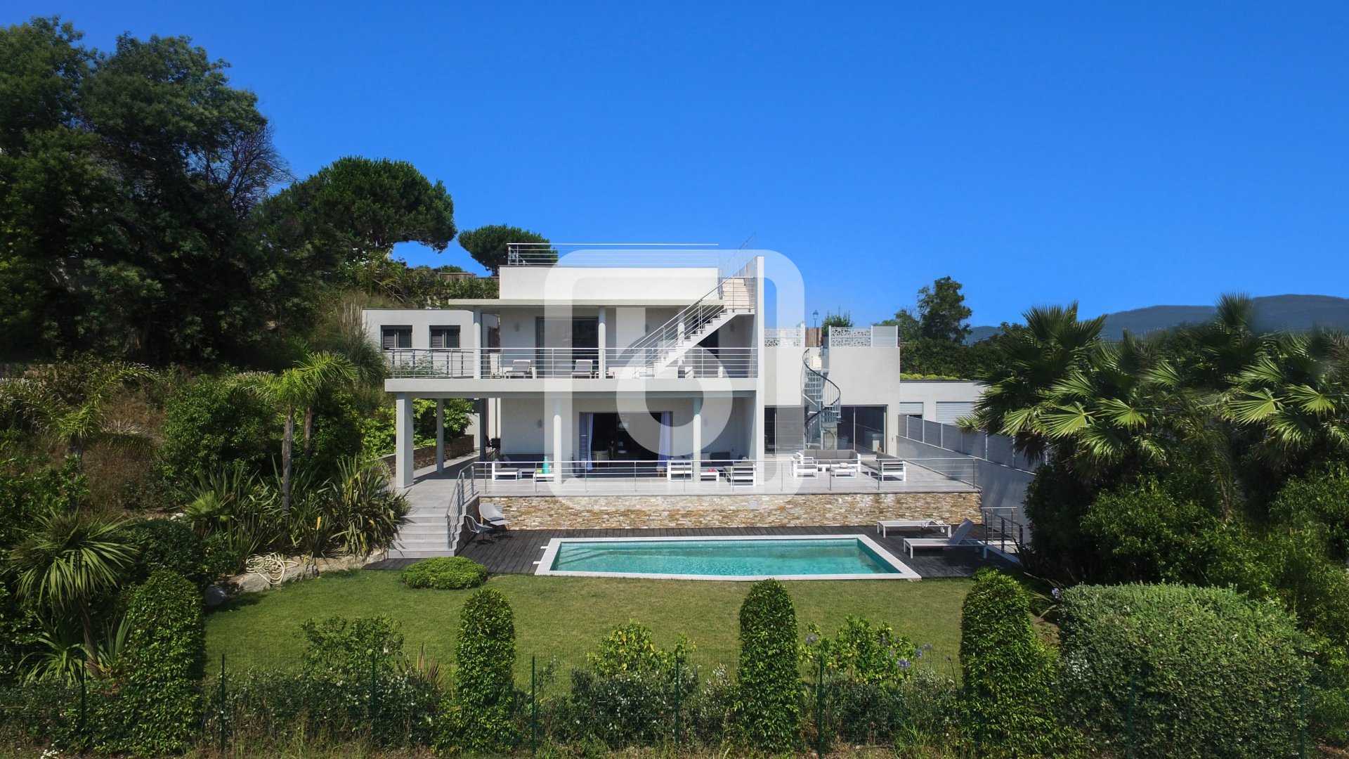 Hus i Le Cannet, Provence-Alpes-Cote d'Azur 10112666