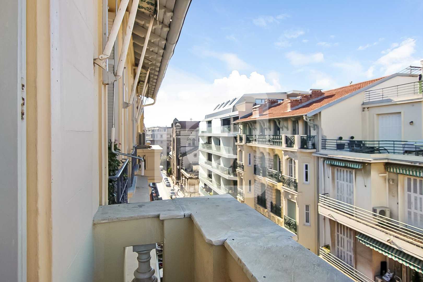 Condominium in Nice, Provence-Alpes-Côte d'Azur 10112711