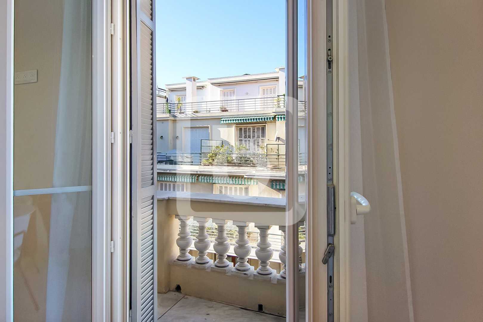 Condominium in Nice, Provence-Alpes-Côte d'Azur 10112711