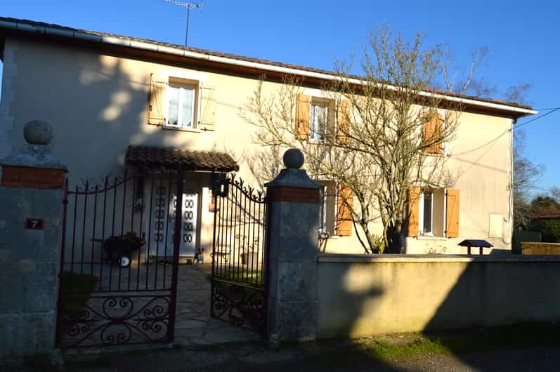 Hus i Nanteuil-en-Vallée, Nouvelle-Aquitaine 10112900