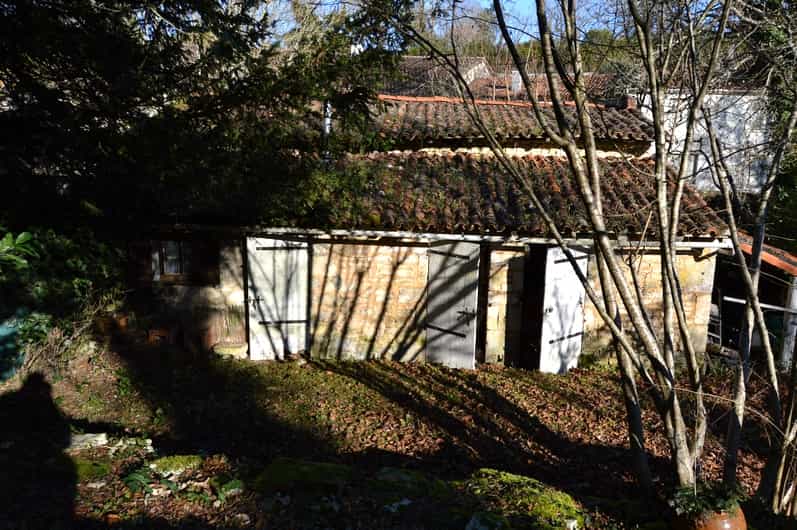 House in Verteuil-sur-Charente, Nouvelle-Aquitaine 10112903