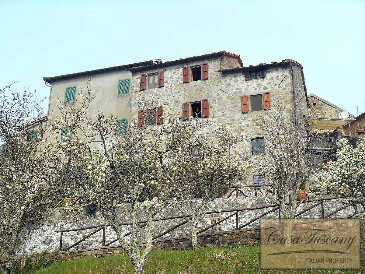 Rumah di Bagni di Lucca, Toskana 10112925