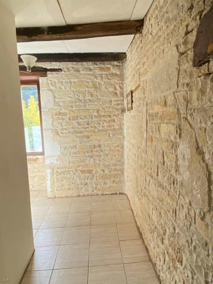 House in Aigre, Nouvelle-Aquitaine 10113225
