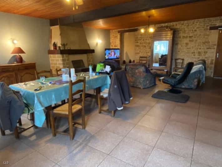 σπίτι σε Bioussac, Nouvelle-Aquitaine 10113227