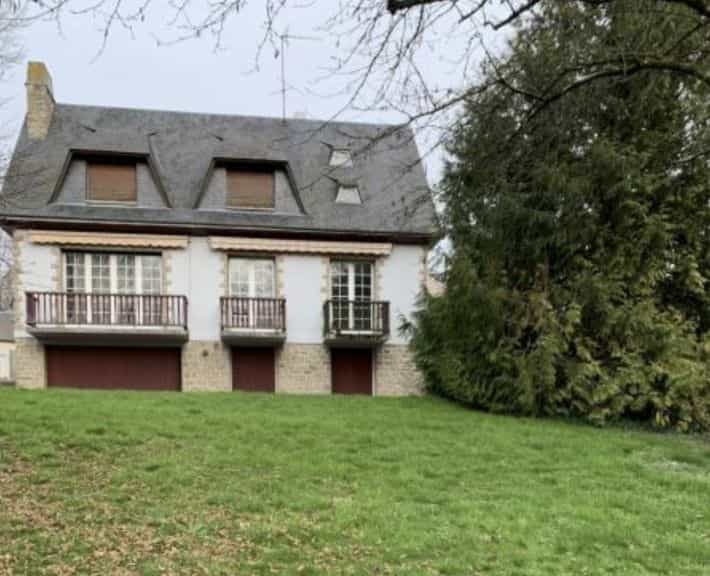 House in Champéon, Pays de la Loire 10113247