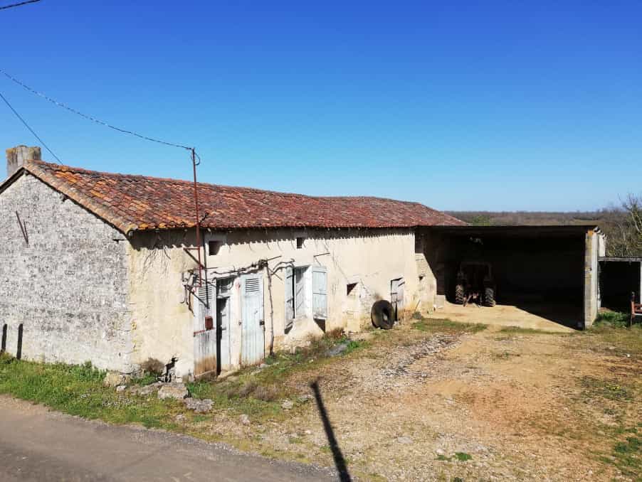 Casa nel Nanteuil-en-Vallée, Nouvelle-Aquitaine 10113329