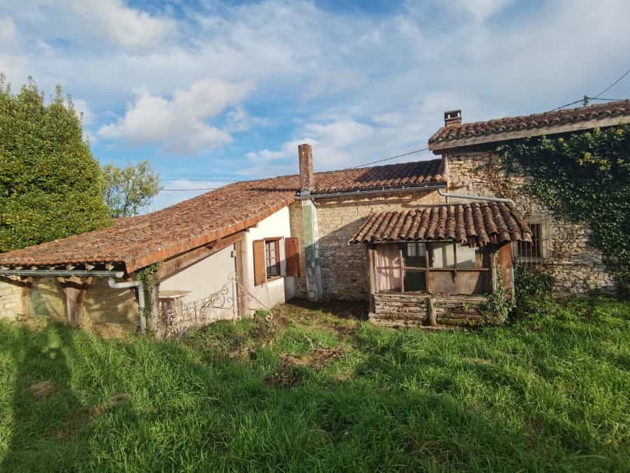 بيت في Cellefrouin, Nouvelle-Aquitaine 10113335