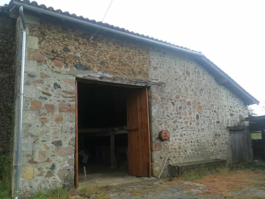 Huis in Roumazières, Nouvelle-Aquitanië 10113339