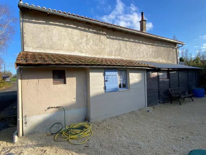 House in Voulême, Nouvelle-Aquitaine 10113357