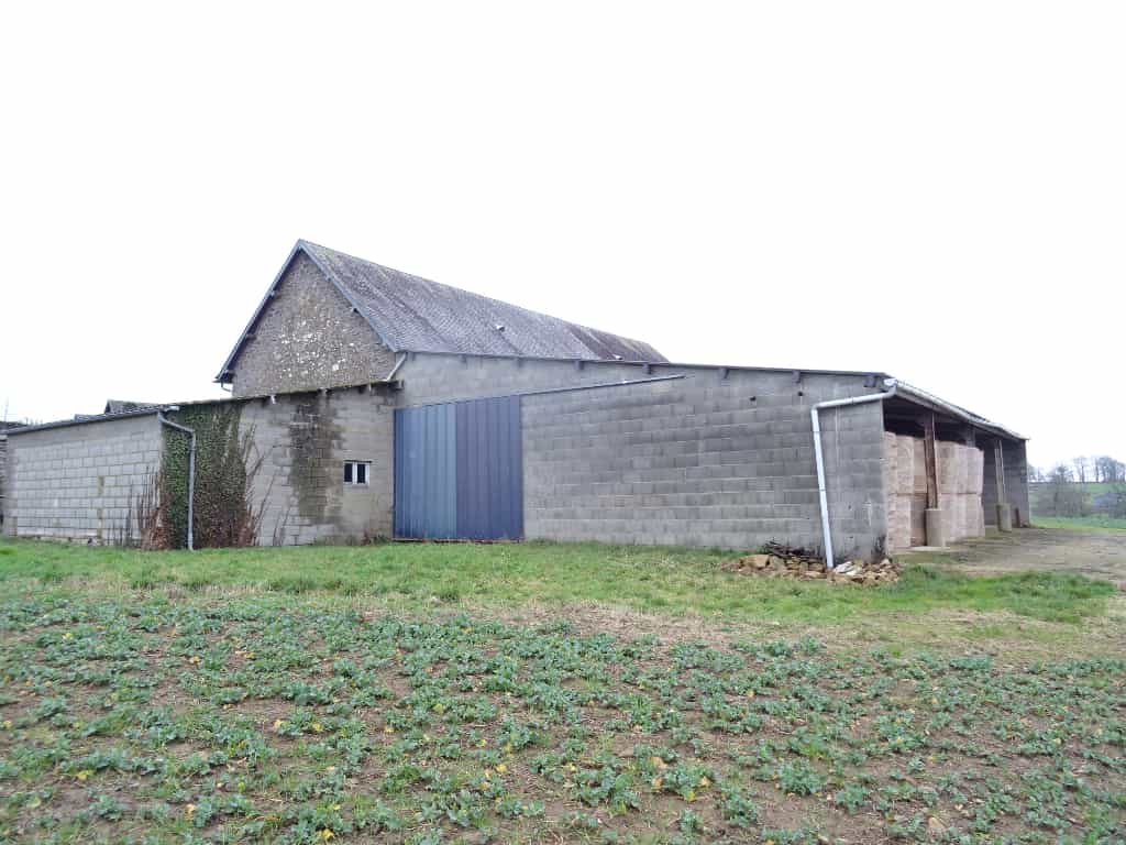 Talo sisään Buais-les-Monts, Normandy 10113365