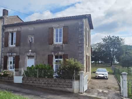 بيت في Chasseneuil-sur-Bonnieure, Nouvelle-Aquitaine 10113378