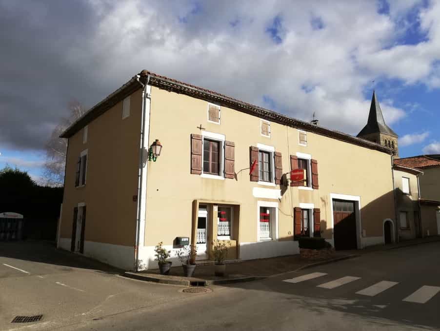 मकान में Terres-de-Haute-Charente, Nouvelle-Aquitaine 10113391
