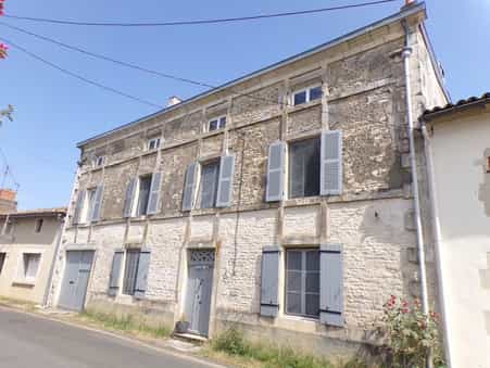 House in Lezay, Nouvelle-Aquitaine 10113394