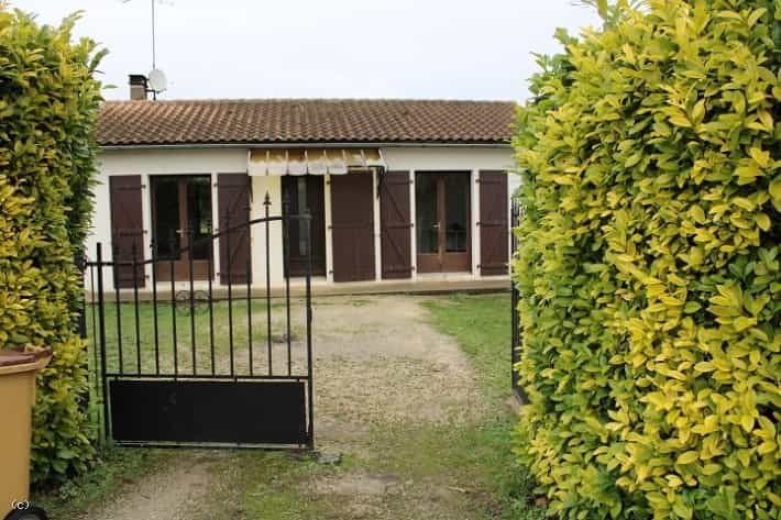 Huis in Aunac-sur-Charente, Nouvelle-Aquitaine 10113396