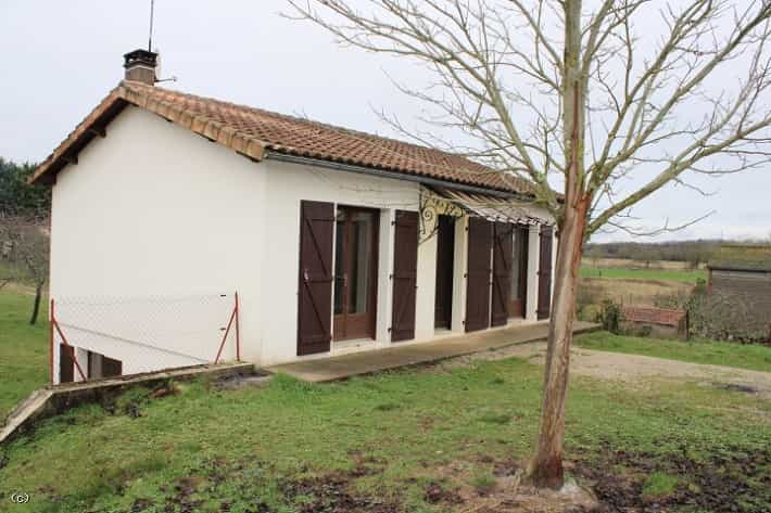 Huis in Aunac, Nouvelle-Aquitanië 10113396