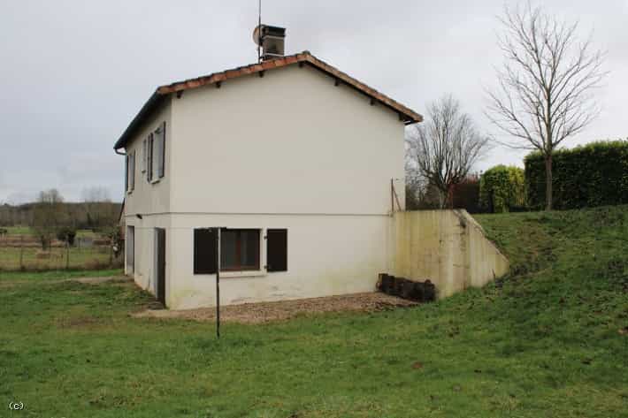 Rumah di Aunac, Nouvelle-Aquitaine 10113396