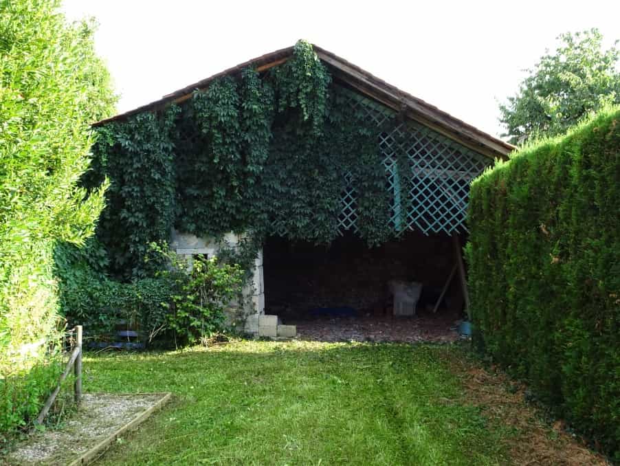 Casa nel Chasseneuil-sur-Bonnieure, Nuova Aquitania 10113397