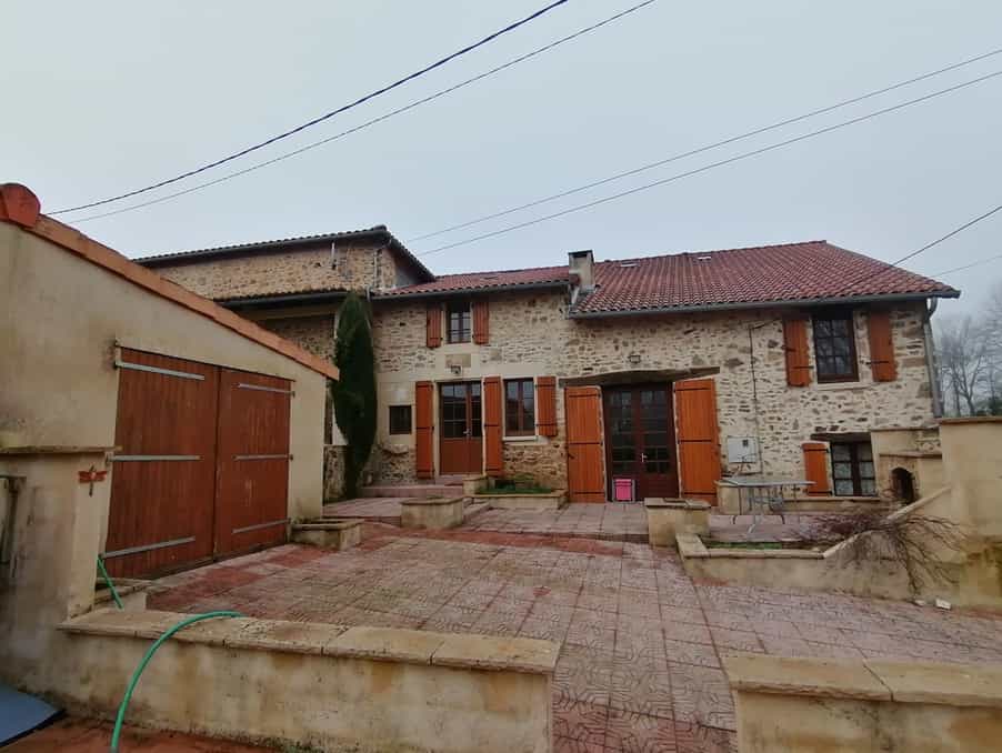 Huis in Le Lindois, Nouvelle-Aquitaine 10113406