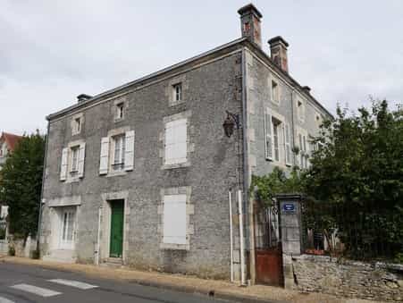 집 에 Saint-Laurent-de-Ceris, Nouvelle-Aquitaine 10113413
