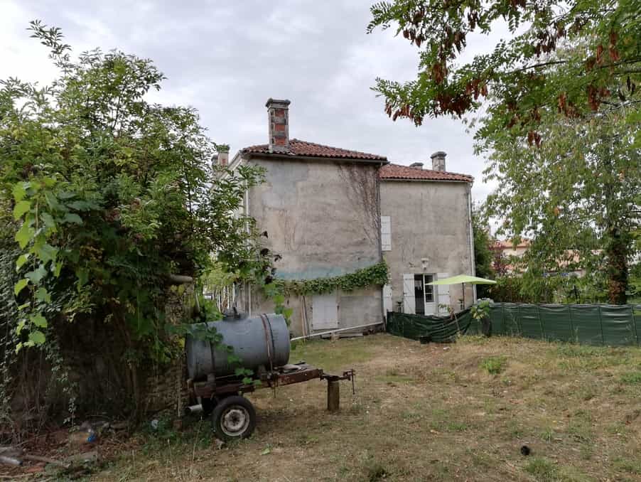 rumah dalam Saint-Laurent-de-Ceris, Nouvelle-Aquitaine 10113413
