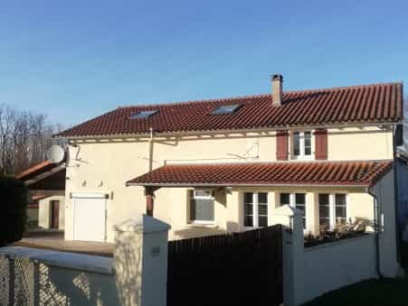 Dom w Nieuil, Nouvelle-Aquitaine 10113427