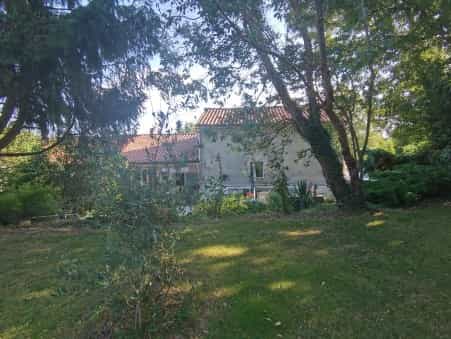 Hus i Chasseneuil-sur-Bonnieure, Nouvelle-Aquitaine 10113431