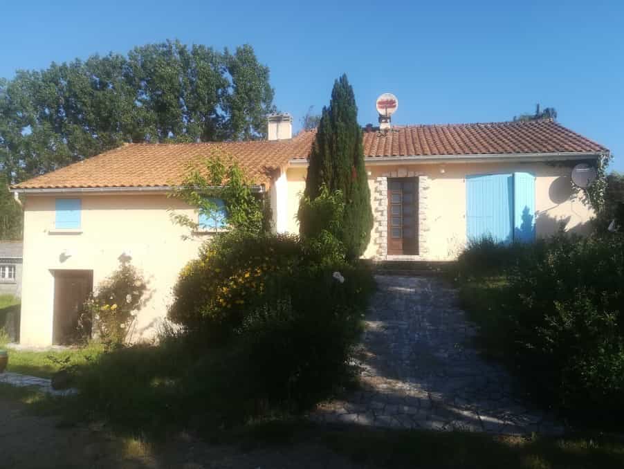 rumah dalam Chabanais, Nouvelle-Aquitaine 10113440