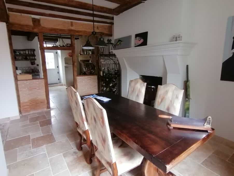 Casa nel Chasseneuil-sur-Bonnieure, Nuova Aquitania 10113443