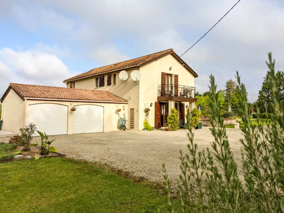 House in Cherval, Nouvelle-Aquitaine 10113461